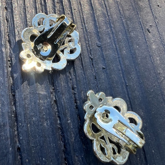 Vintage Scroll Script Double R Monogram Royal Crown Clip On Regal Earrings - Picture 3 of 3